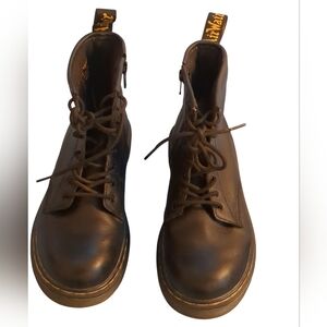 Dr Martens Black Leather unisex boots Sz 2